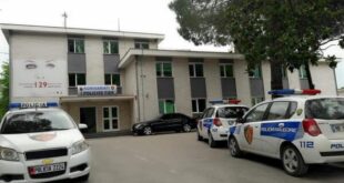 Fier, 26 vjeçarja vret të atin dhe tenton ta fshehë ngjarjen
